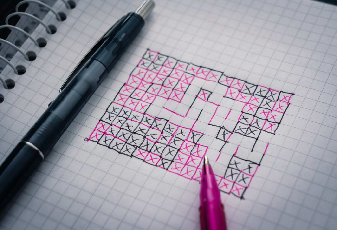 Tic Tac Toe Holzbox – Strategiespiel Für 2 Spieler, Auch Käsekästchen Genannt – Aus Nachhaltigem Samanea-Holz