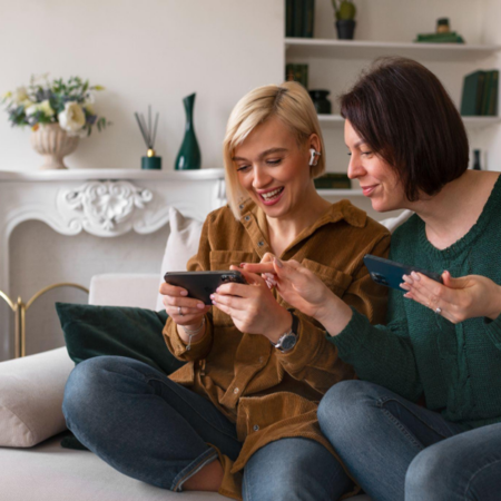 Spielen verbindet, auf der Couch und vor dem Bildschirm